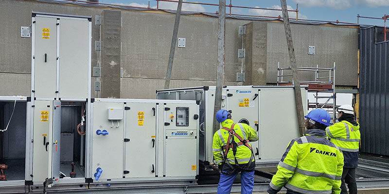 Daikin tukee asennusliikkeitä